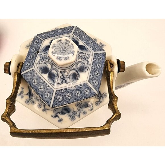 VTG Asian Dolphin China Teapot and Cups Set, Dynasty Blue & White Brass Handle - Picture 12 of 15